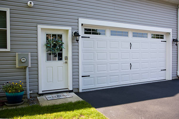 24/7 Emergency Garage Door Panel Replacement experts in Floris, VA
